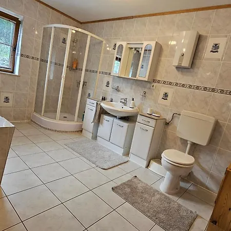 Ruhiges Ferienzimmer Mit Eigenem Bad Am Waldrand Habitación en casa particular